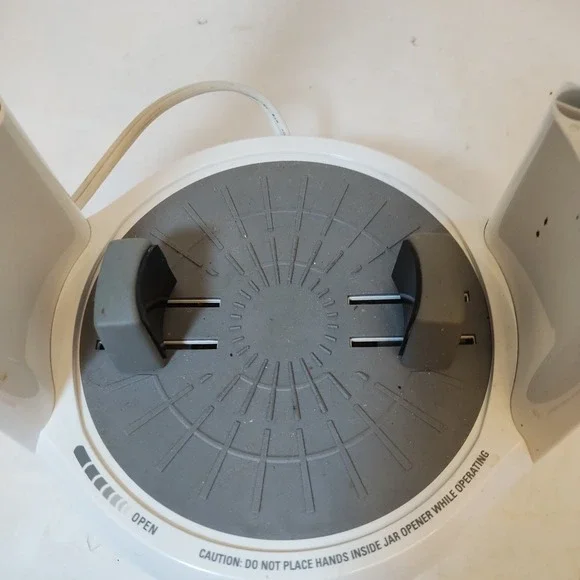 Black & Decker Lids Off Automatic Electric Jar Opener JW250 Countertop Tested - Picture 5 of 7